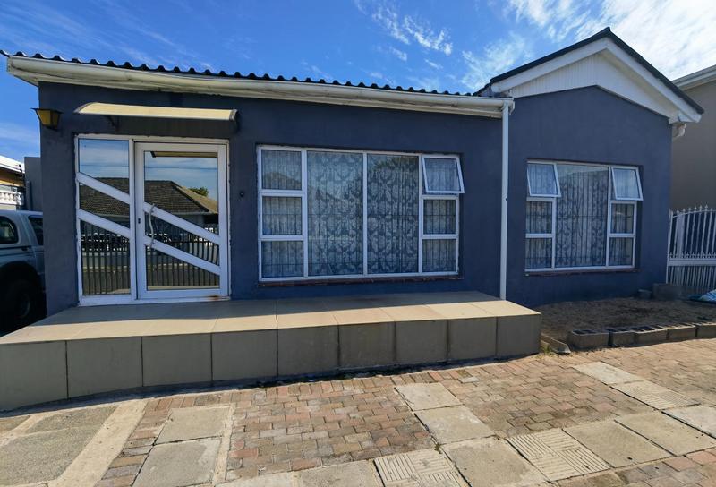 5 Bedroom Property for Sale in Churchill Estate Western Cape